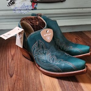 Ariat "Jolene" 7.5 teal booties